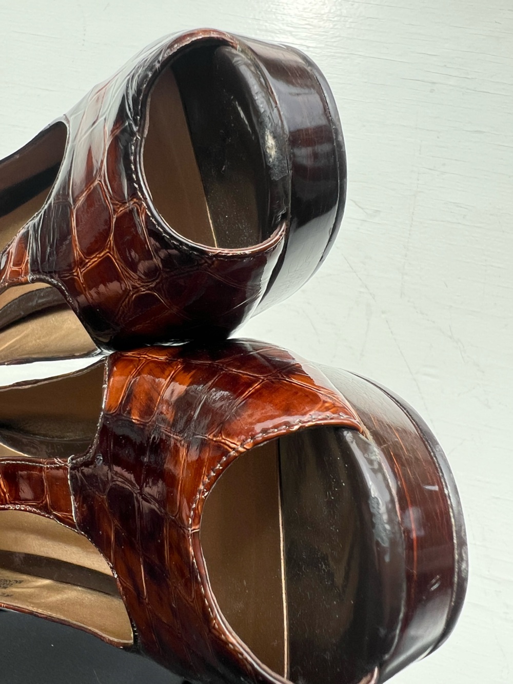 Carlos Santana Alleged T-Strap Platform Heels, 10 - Picture 8 of 9